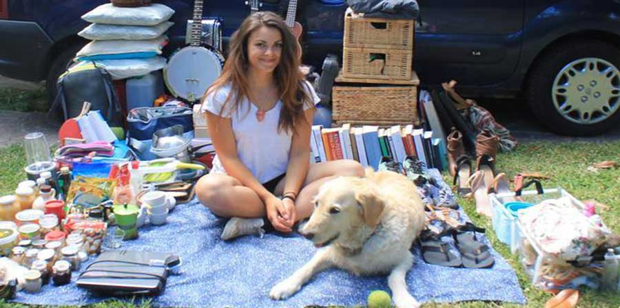Marina, la ragazza che gira il mondo in furgone con il proprio cane