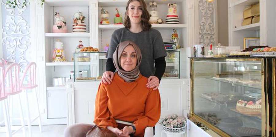 Una pasticceria per aiutare i randagi: l'iniziativa di una madre e della figlia in Turchia