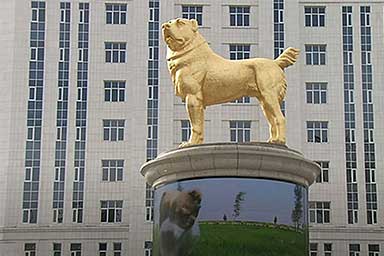 Una statua d'oro, l'omaggio del presidente del Turkmenistan al suo cane