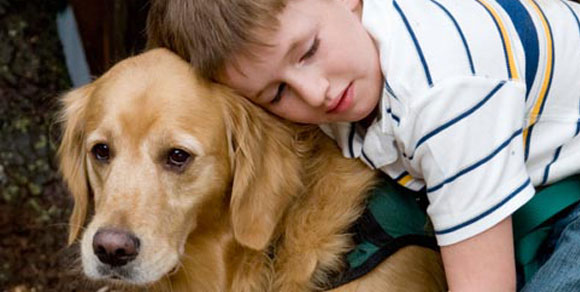 Dai cani un aiuto per i bambini autistici. Lo rivela uno studio