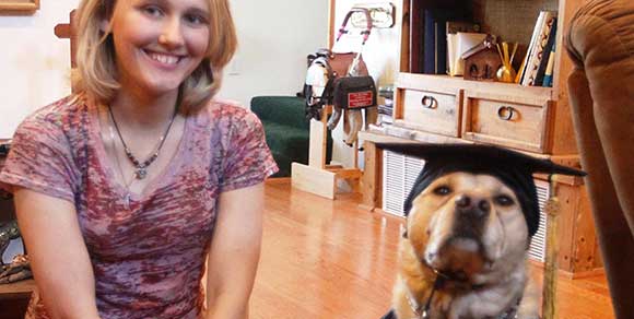 Ragazza epilettica consegue il diploma grazie al suo cane