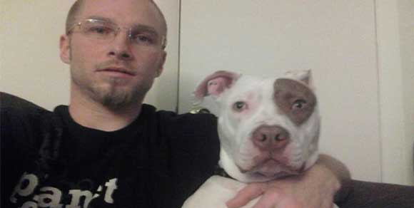 Uccide brutalmente il suo Pitbull davanti a tutti: “Il cane è mio e ci faccio quello che voglio”