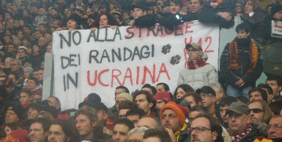 Strage randagi in Ucraina: la solidarietà dei tifosi italiani