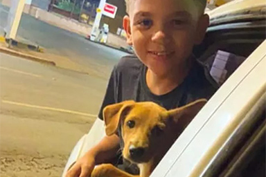 La storia di Heitor e della cagnolina Pipoca: ecco come l'ha salvata e adottata